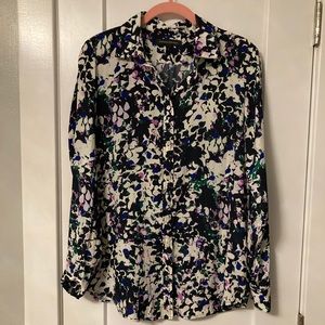 Banana Republic women’s patterned button up blouse